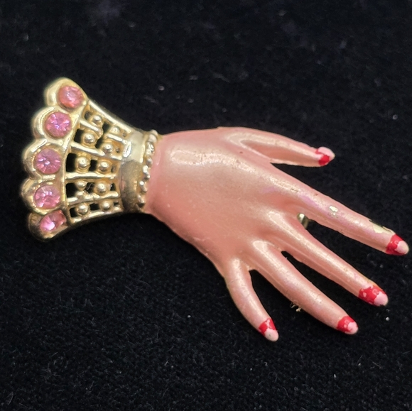 Vintage Small Painted Victorian Cuffed Hand Brooch 1960s - Picture 4 of 6